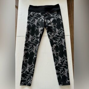 Under Armour Heatgear Workout Leggings w/ Geometric Design